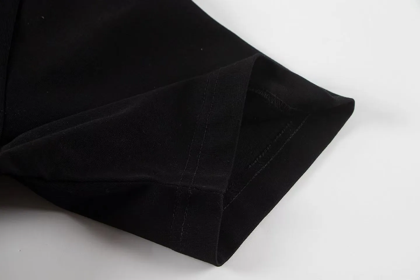 🅿️146) Style: 2025 new Croix Heart short-sleeved T-shirt Material: High version 300g double yarn combed cotton Size: S～XL Color: Black Style number: Z013